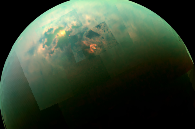 Imagini spectaculoase cu reflexia soarelui in marile satelitului Titan.