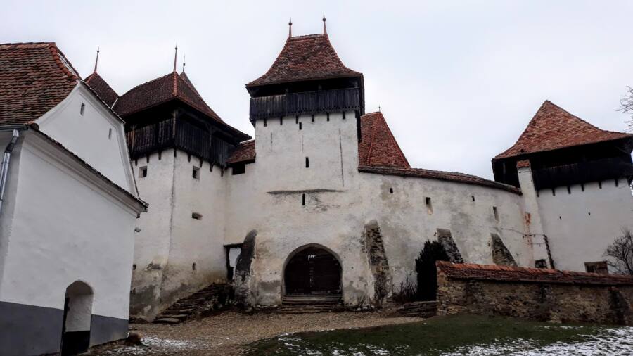 Cetatea Taraneasca Viscri - Obiective turistice langa Brasov