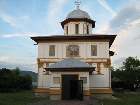 Biserica Adormirii Maicii Domnului din Valeni