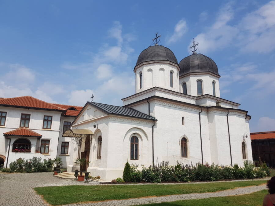 Biserica Manastirii Comana