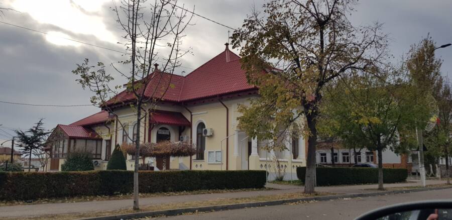 Casa Casatoriilor - Case istorice in Ramnicu Sarat
