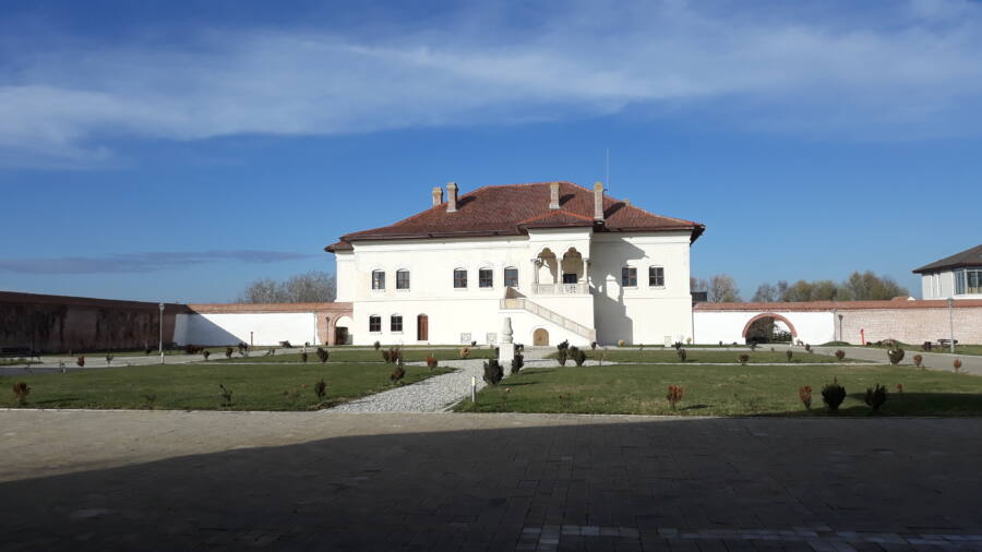 Palatul Potlogi - Locuri de vizitat langa Bucuresti