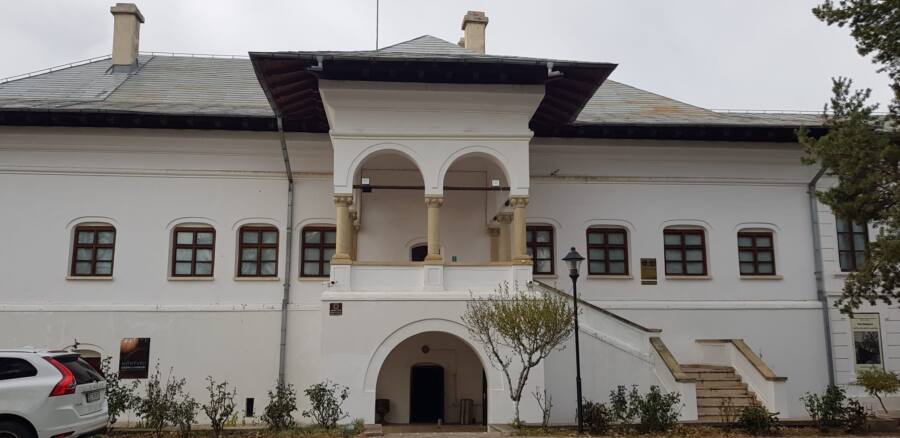 Palatul Brancovenesc - Muzeul de Arta - Locuri de vazut in Ramnicu Sarat