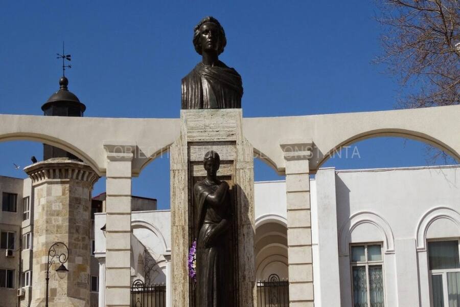 Statuia lui Mihai Eminescu - Monumente de vizitat in Constanta